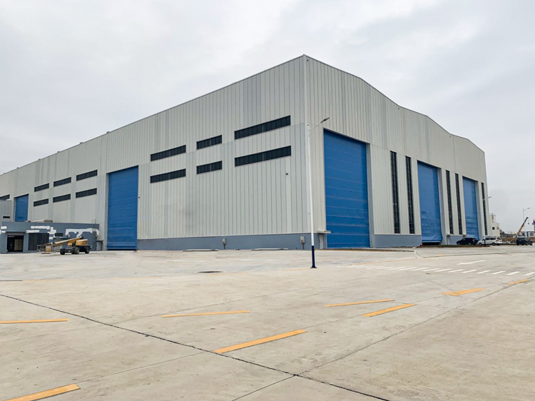 1654070471937344.jpg 廣東揭陽通用廠房柔性上疊門.jpg