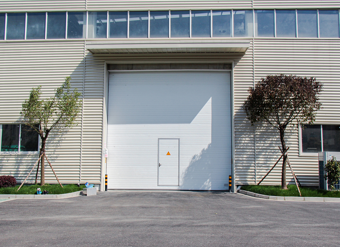 1657244413330779.jpg 工業(yè)滑升門3.jpg